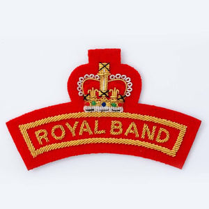 Badges en tissu sergé brodé avec logos personnalisés, designs de haute qualité, fils de bullion OEM, avec épingle de sécurité, couleurs or/argent - Product Image 6