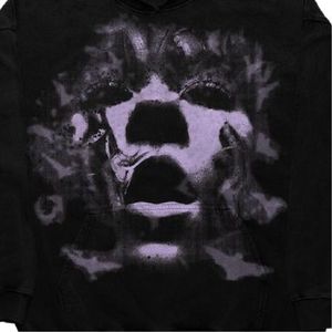 Sweat à capuche surdimensionné noir sur mesure avec broderie vieillie et patchs bleus, 100 % coton molletonné, impression DTG régulière, style vintage streetwear - Product Image 4