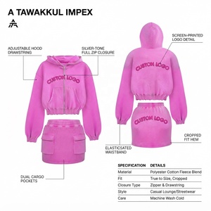 Ensemble deux pièces décontracté pour femme : crop top rose en polaire à capuche et jupe assortie, coupe ample avec logo brodé - Product Image 5