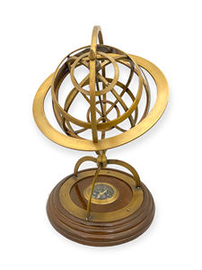 Armillario Decorativo de Latón Antiguo – Adorno Náutico y Celestial para el Hogar - Product Image 3
