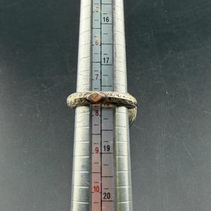 Anillo Tribal Afgano Kuchi con Moneda de Plata Grande y Grabados Geométricos Intrincados - Product Image 6