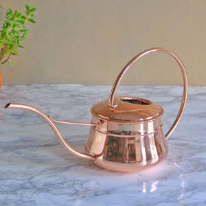 Bidon d'eau en cuivre martelé avec un attrait vintage et un bec lisse pour un débit constant et une touche traditionnelle - Product Image 1