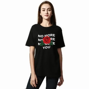 เสื้อยืดผ้าฝ้ายสีขาวสำหรับผู้หญิง พิมพ์ลายดอกกุหลาบและ "No More You" คอกลม ทรงหลวม สวมใส่สบาย แขนสั้น - Product Image 2