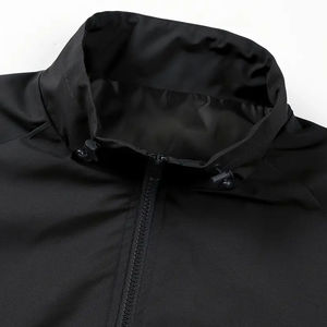 Chaqueta cortavientos impermeable para hombre, ideal para senderismo, viajes, desplazamientos, clima invernal y protección contra la lluvia y la nieve. - Product Image 3