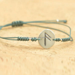 Mythologie nordique Titane Acier Non-fade Designer Bracelets Vintage Personnalité Viking Wolfhead Bracelet De Luxe Hommes Bracelet - Product Image 5