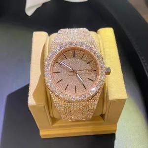 Montre en diamant Moissanite de qualité supérieure, style Hip Hop Bling, avec verre saphir ou acier inoxydable massif, disponible à la vente - Product Image 4