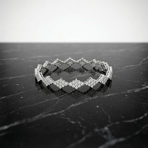 Bracelet en argent sterling avec chaîne à maillons géométriques classiques en or et diamants, design moderne et angulaire, pour femmes - Product Image 2