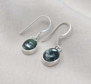 Boucles d'oreilles pendantes en argent sterling 925 plaqué or avec séraphinite, cristal de guérison vert naturel certifié IGI, idéales pour les cadeaux d'anniversaire ou de fête - Product Image 6