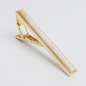 Élégante pince à cravate plaquée or 18 carats pour homme avec pierre précieuse en agate blanche facettée Fengshui KCVDATRG003 |   Collection Tinh Vu |   Vietnam - Product Image 1