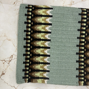 Manta Ecuestre de Lana Estilo Western, Color Verde Salvia, con Patrón Geométrico del Suroeste - Product Image 2