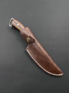 Cuchillo de caza hecho a mano con hoja fija de acero inoxidable tipo Drop Point, mango de madera, grosor de hoja de 0.6 mm, funda de cuero marrón. - Product Image 6