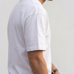 เสื้อยืดกราฟิกสีขาวสำหรับผู้ชาย ลายต้นปาล์มเขตร้อน ทิวทัศน์ภูเขา และลายพระอาทิตย์ตกย้อนยุค สำหรับแฟชั่นสตรีทแวร์ฤดูร้อน - Product Image 3