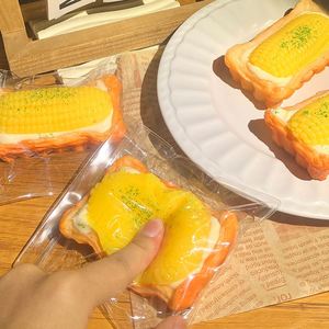 Juguete Antiestrés de Material TPR con Diseño de Tarta de Crema de Maíz Simulada para Niños y Niñas - Product Image 5