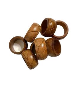 Anneau de serviette en bois massif naturel avec finition polie lisse pour la décoration de table de mariage, de réceptions et d'hôtels - Product Image 1