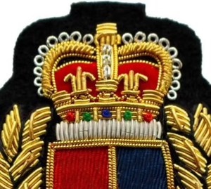 Écusson brodé personnalisé pour blazer, fait main, forme découpée, à coudre, vente en gros - Product Image 2