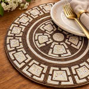 Set de table décoratif perlé fait main – Accessoire de table haut de gamme pour la maison – Collection artisanale – Finition élégante - Product Image 3