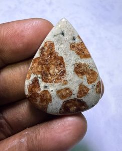 หินปูนแกรนเนตธรรมชาติเกรด AAA ขนาดสั่งทำได้ พลอยเม็ดเดี่ยวคุณภาพสูง 100% สำหรับการทำเครื่องประดับที่มีเอกลักษณ์ - Product Image 3