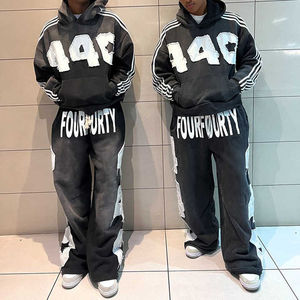 ชุดเซ็ตเสื้อฮู้ดดี้และกางเกงวอร์มสไตล์สตรีทแวร์ปักลายแบบดิสเทรส พร้อมดีไซน์ซันเฟดสโตนสำหรับผู้ชาย - Product Image 1