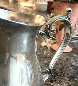 Jarra de alta calidad con acabado plateado, elegante utensilio de servir, perfecta para cenas familiares, uso en la cocina y eventos. Venta al por mayor desde India. - Product Image 3