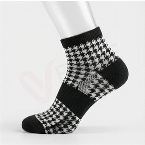 Chaussettes courtes pour hommes, motif pied-de-poule, tricotées, noir et blanc, usage quotidien, style classique - Product Image 3