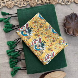 Sari en coton Khadi élégant fait main - Léger pour un usage quotidien avec un chemisier à imprimé vache design - Product Image 1