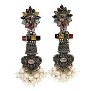 Pendientes de campana étnicos de latón oxidado en dos tonos con moissanita engastada en bisel, ideales como regalo de boda para ella. - Product Image 1