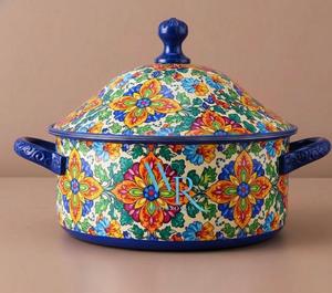 Casserole de luxe bleu roi à motifs floraux en émail avec couvercle, ustensile de cuisson décoratif haut de gamme, plat à fondue, fournisseur en gros pour le Moyen-Orient - Product Image 3