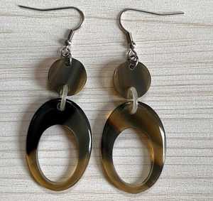 Boucles d'oreilles de mariage tendance et écologiques, faites à la main, polies, durables, design moderne, artisanat naturel en corne de buffle, meilleur prix - Product Image 5