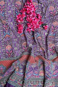Tissu imprimé à rayures florales violettes royales avec bordure décorative pour la confection de robes Kurti, tissu pour vêtements ethniques. - Product Image 4