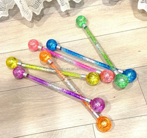Jouets classiques sensoriels de bâton en plastique coloré pour l'activité amusante remplie d'eau d'enfants pour des parties - Product Image 2