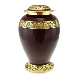 Urnas de Metal de Latón Brillante Hechas a Mano y Personalizadas con Nombres y Fechas Grabados, Diseño Art Deco Nítido y Duradero para Funerales - Product Image 5