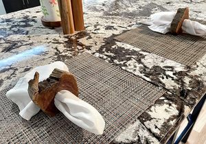 Anneaux de serviette en bois rustique, décoration de table lapin, porte-serviettes rond pour la table de fête de Pâques - Product Image 2