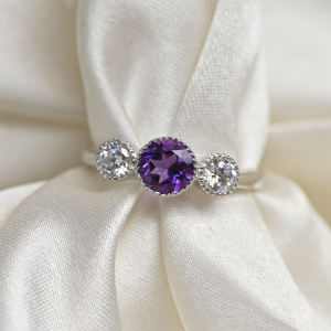 Anillo de Amatista Natural en Plata de Ley 925 con Engaste de Puntas, Elegante Amatista Púrpura, Joyería Premium para Bodas - Product Image 1