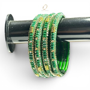 Bracelets en verre kashmiri sertis de pierres vertes, très demandés, pour les mariages et les festivals, à prix de gros. - Product Image 3