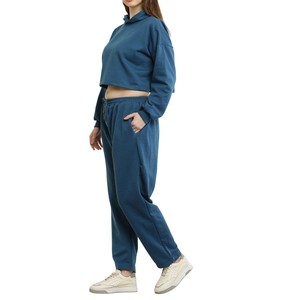 Best Quality Women's Cropped Tracksuits Customized Design Breathable Solid Color Crop Sets for Winter Cheap Price - Product Image 5