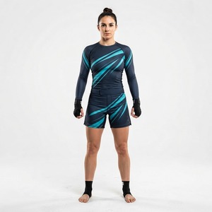 Ensemble short et t-shirt de compression MMA pour femme, bleu gris, blocs de couleur, ajusté, respirant, extensible, anti-transpiration - Product Image 2