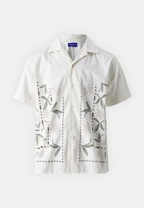 เสื้อเชิ้ตผู้ชายลำลองพรีเมียมสีงาช้าง ผ้าฝ้าย แขนครึ่ง ปักลายดอกไม้ ติดกระดุม แบบรีสอร์ท - Product Image 5