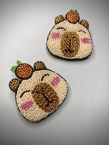 Broche élégante brodée de perles pour vestes et pulls, broche artisanale brodée de perles avec de détails fins - Product Image 6