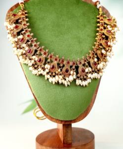 Collar chapado en oro con acabado antiguo, hecho a mano, con piedra roja y perlas, estilo Guttapusalu, gargantilla para novias, bodas, compromisos y fiestas. - Product Image 4