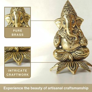 Idole traditionnelle du Dieu Ganesha en laiton pur avec base en lotus pour cadeau suspendu de Diwali - Product Image 6