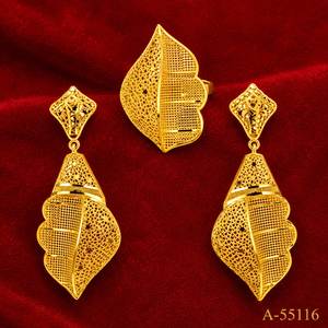 MOLL JEWELLERS Boucles d'oreilles classiques plaquées or 24 carats en forme de cœur de corail pour femme A-55116 Bijoux de luxe pour soirée - Product Image 1