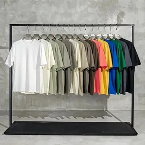 T-shirt classique beige à manches courtes – T-shirt en coton confortable, élégant et durable pour les acheteurs de vêtements en gros - Product Image 3