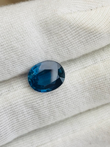 Saphir bleu naturel 4,29 carats, taille ovale, pierre précieuse certifiée IGI, origine Ceylan, qualité exclusive, lustre superbe pour la fabrication de bijoux - Product Image 3
