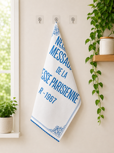 Essuie-tout de cuisine imprimé à la française, style parisien |   Essuie-tout vintage bleu et blanc à typographie vintage |   Serviette de cuisine décorative en coton - Product Image 3