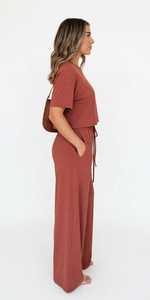 Ensemble décontracté 2 pièces pour femme, rouge rouille, haut à manches courtes col rond et pantalon large - Product Image 5