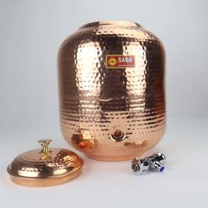 Distributeur d'eau traditionnel en cuivre martelé, capacité 5 litres, avec support, pour servir les boissons à la maison, en cuisine et dans l'hôtellerie - Product Image 1
