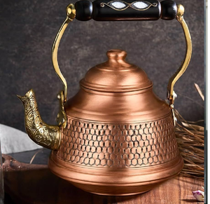 Tetera de latón antiguo, estilo árabe o turco, con encanto histórico. Disponible al por mayor. - Product Image 2