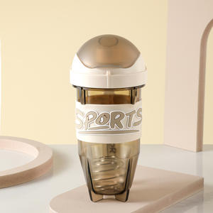 Bouteille d'eau sport écologique réutilisable 600 ml en plastique avec couvercle à rabat et corde, idéale pour la randonnée et les voyages en voiture - Product Image 1