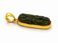 Pendentif artisanal en argent sterling plaqué or pour femme, avec gemme brute de Moldavite HA Gems, style minimaliste, idéal pour un anniversaire