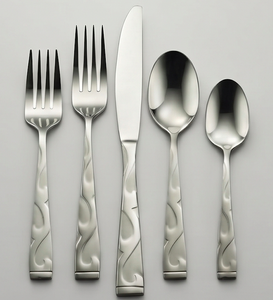 Couverts en acier inoxydable gravés et argentés de créateur pour la décoration formelle de la salle à manger, de la maison, de la cuisine, de l'hôtel et de la table de mariage - Product Image 1